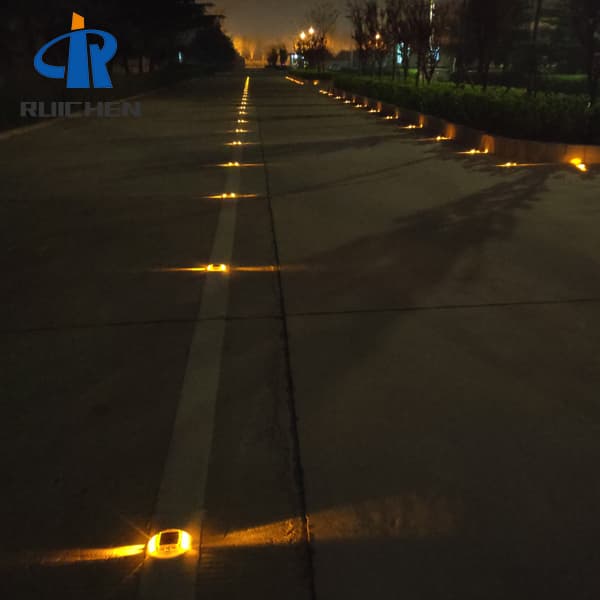 White Solar Cat Eyes In Korea For Pedestrian